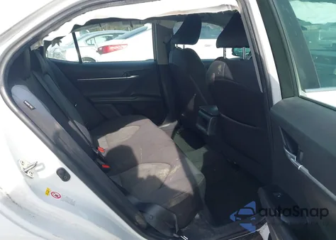 2018 Toyota Camry Le z USA, uszkodzony, nr VIN 4T1B11HK5JU589716